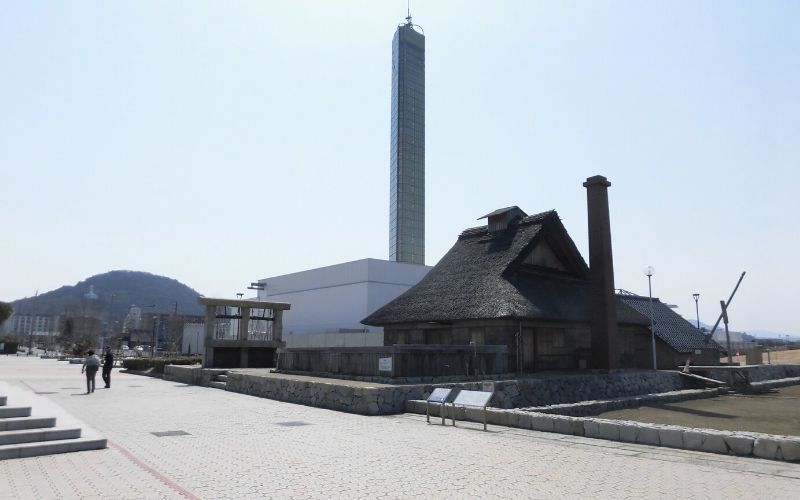 うたづ海ホタルから見える四国水族館とゴールドタワー